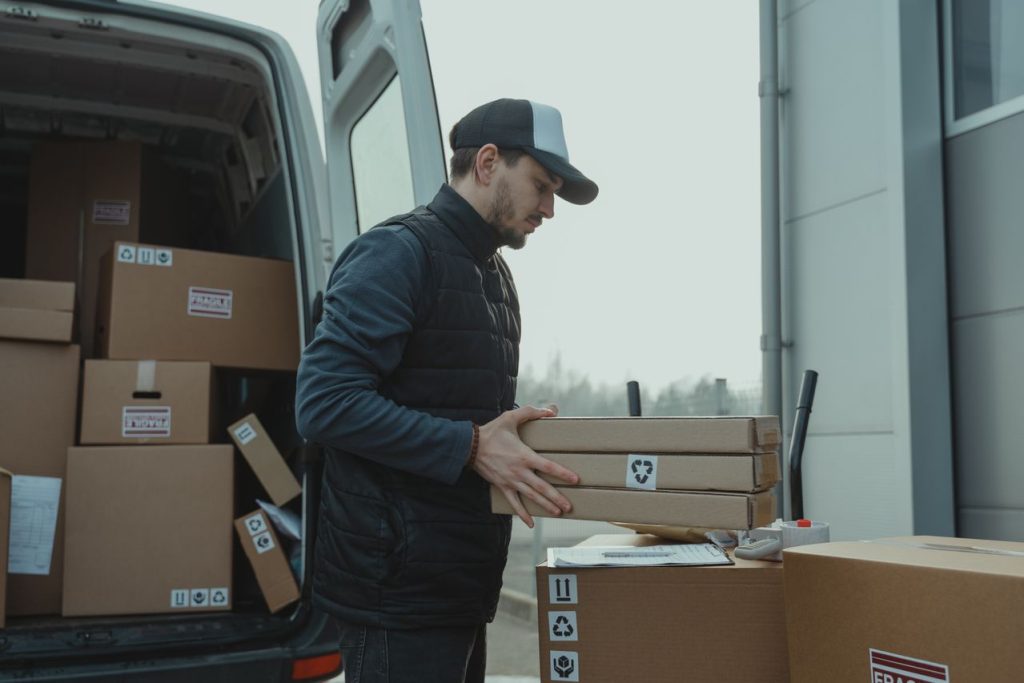 Why Should SMEs Use Freight Forwarding Services?